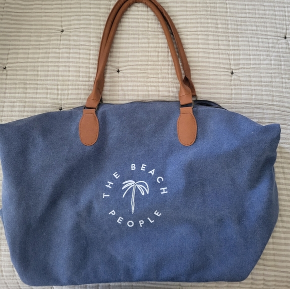 The Beach People Weekender Bag - Picture 2 of 8